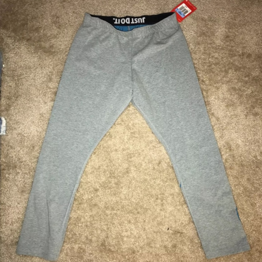 SOLD ON MERCARI. NWT Nike Crop Leggings